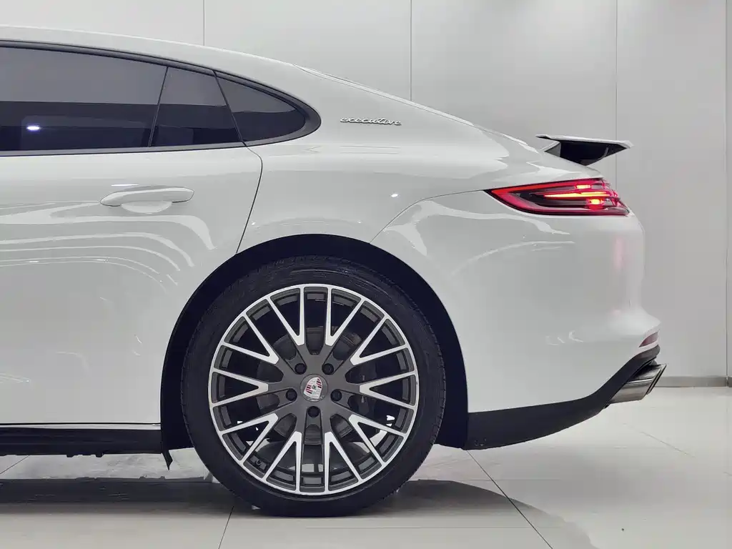 Porsche Panamera 2018 — фото 8