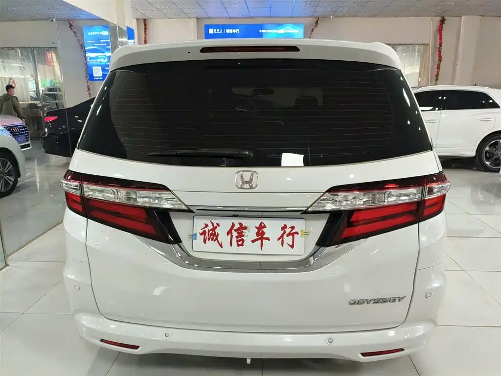 Honda Odyssey 2018 — фото 13