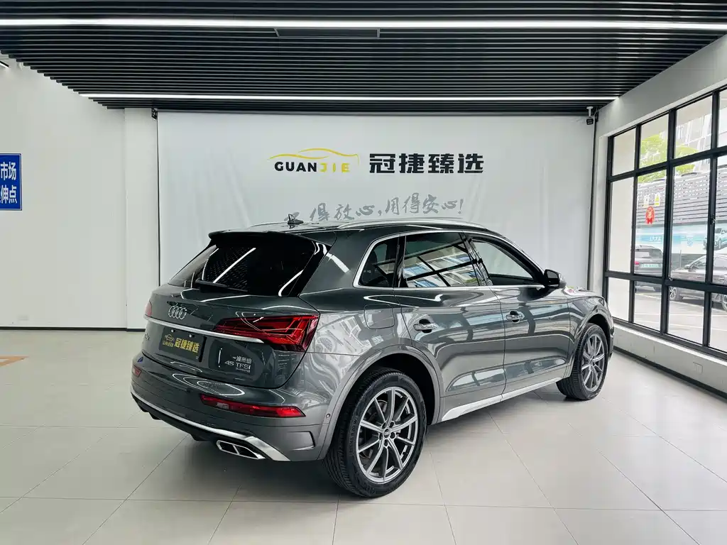 Audi Q5L 2021 — фото 16