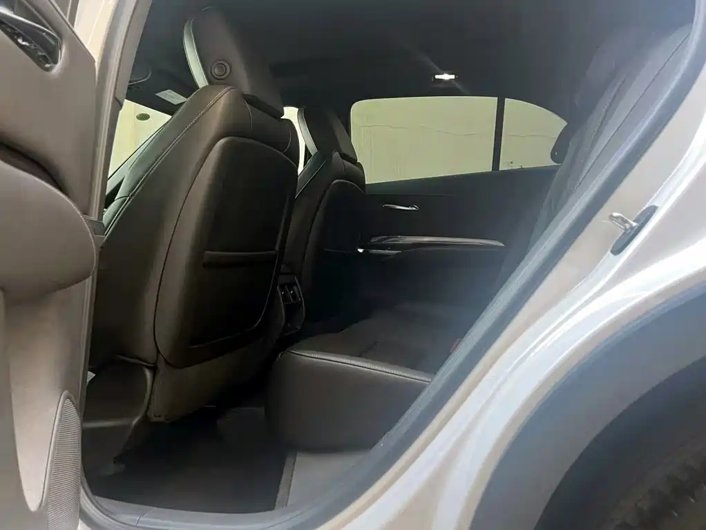 Cadillac XT4 2019 — фото 10