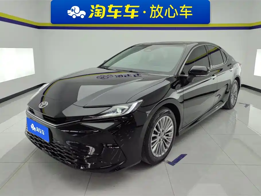 Toyota Camry 2024 — фото 1