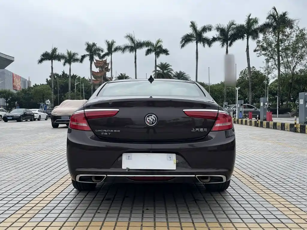 Buick LaCrosse 2017 — фото 20