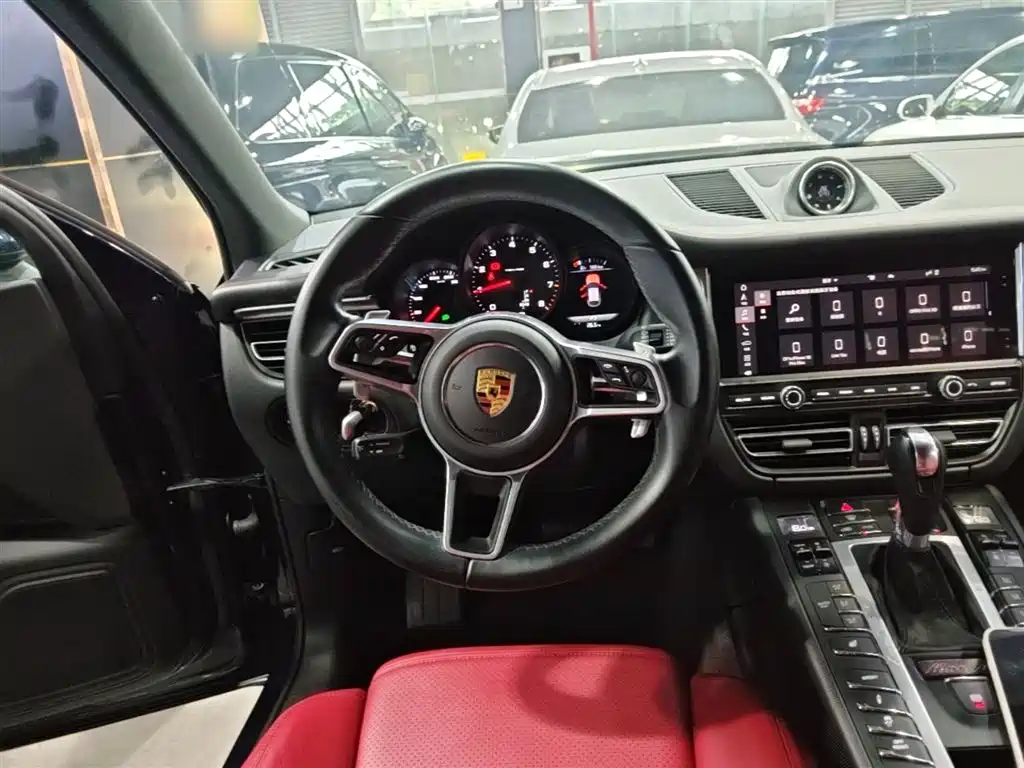 Porsche Macan 2021 — фото 11