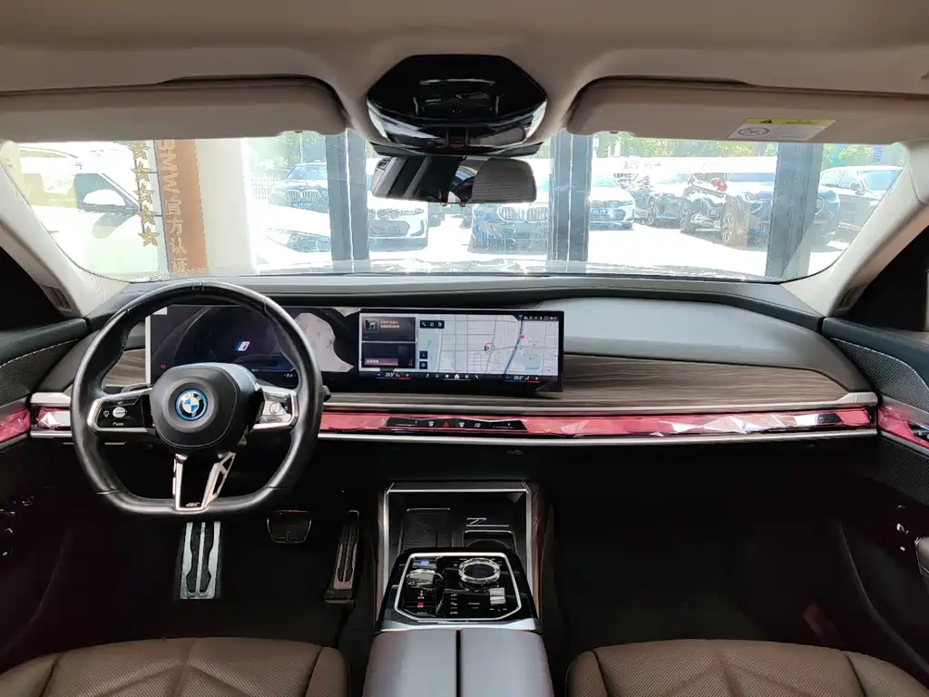 BMW i7 2023 — фото 10