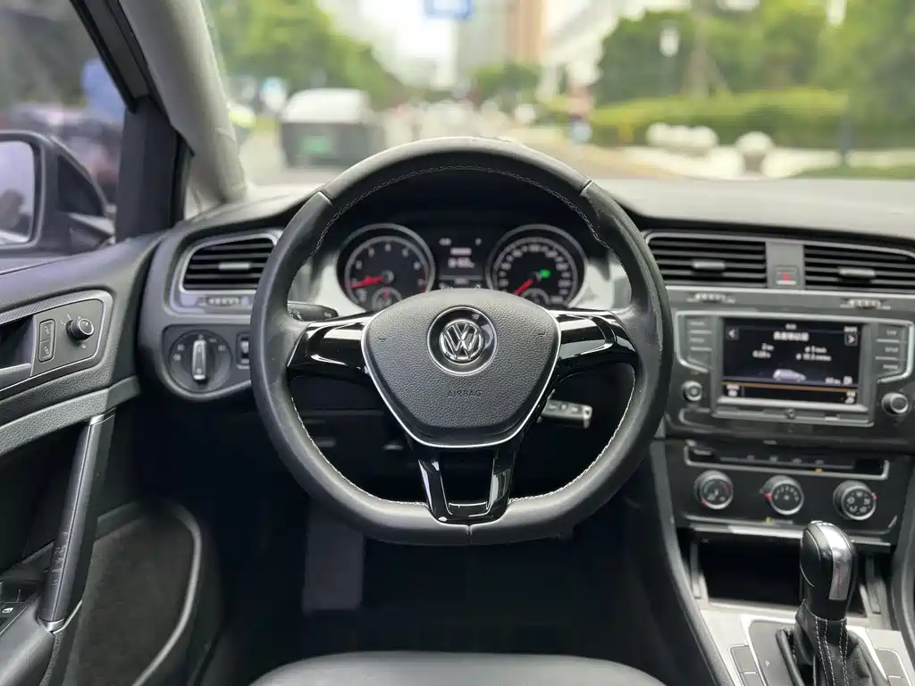 Volkswagen Golf 2017 — фото 11