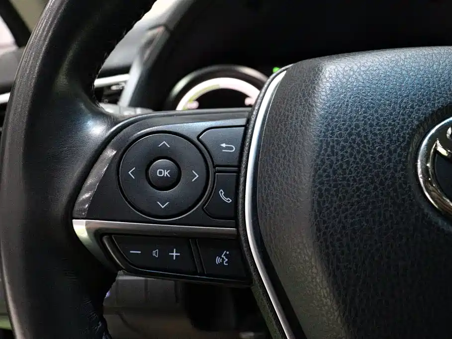 Toyota Camry 2019 — фото 18