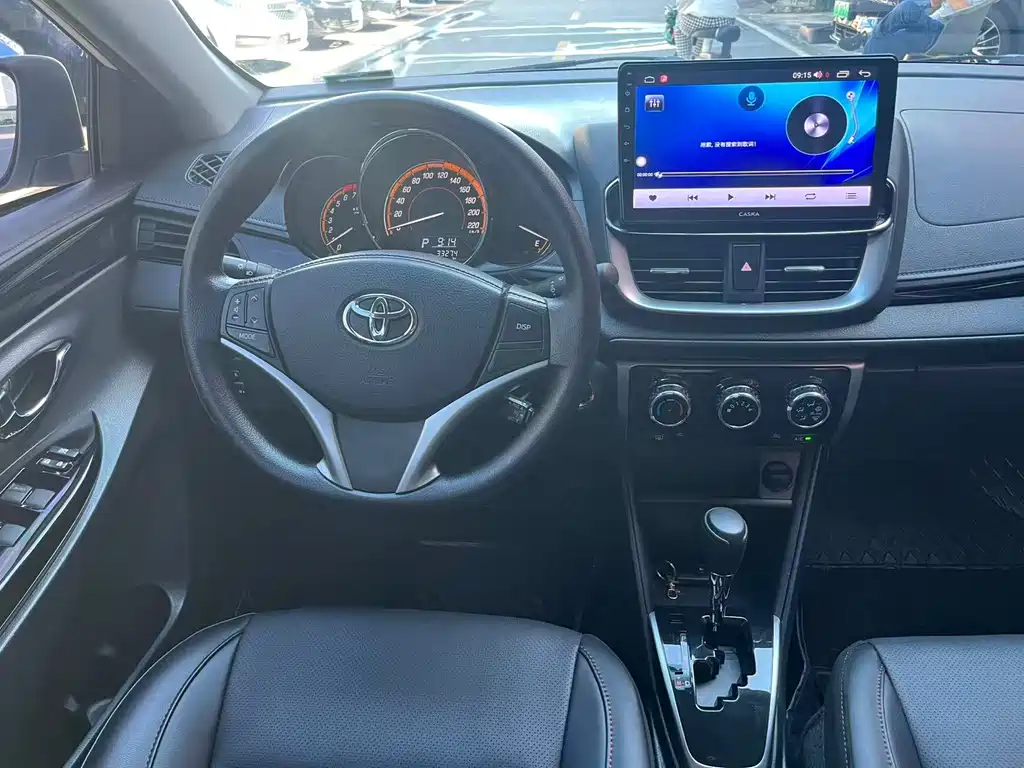 Toyota Yaris L 2022 — фото 11