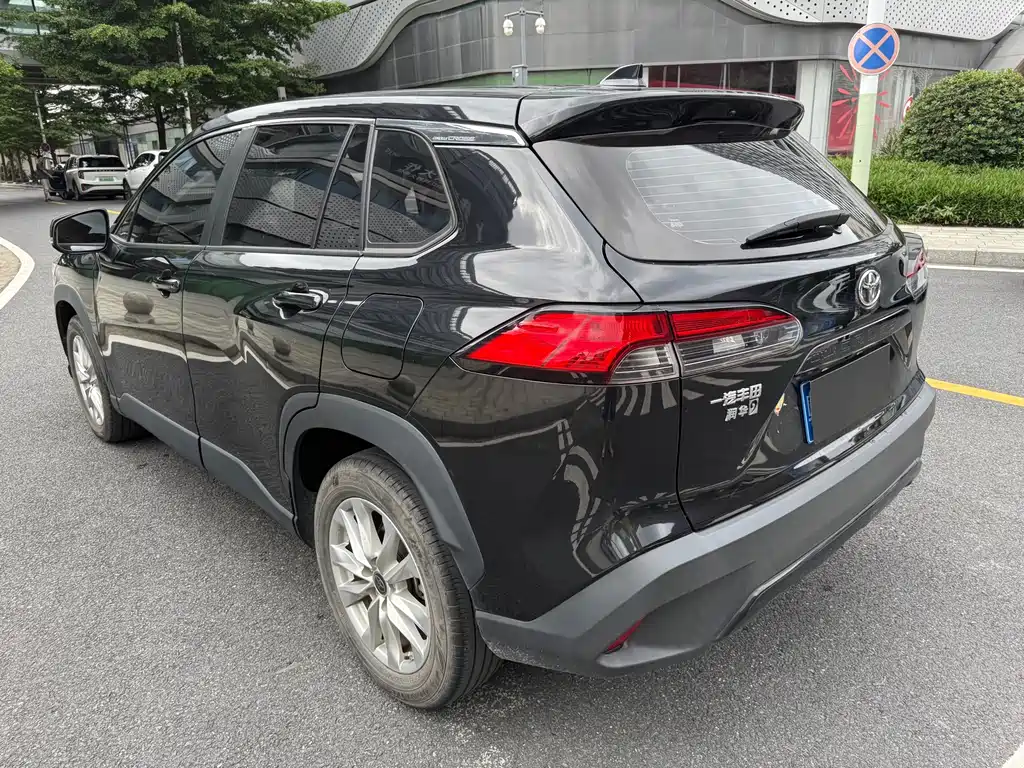 Toyota Corolla Cross 2022 — фото 3