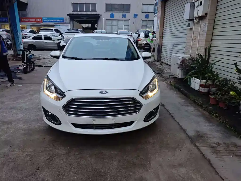 Ford Escort 2016