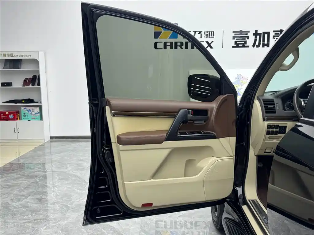 Toyota Land Cruiser 2020 — фото 5