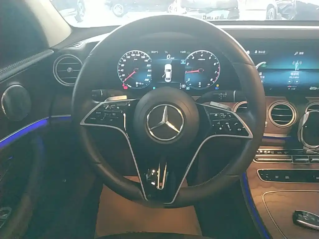 Mercedes-Benz E-Class 2023 — фото 11