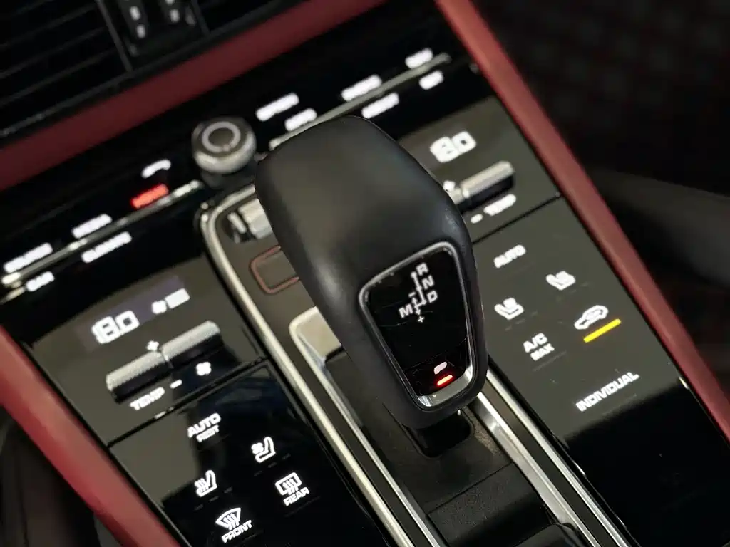 Porsche Cayenne 2021 — фото 17