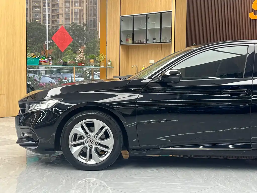 Honda Accord 2020 — фото 10