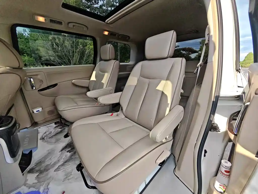 Nissan Quest 2017 — фото 10
