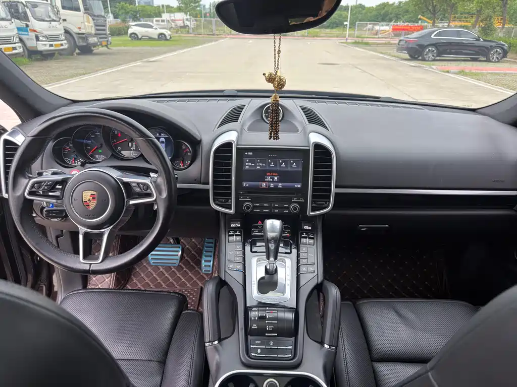 Porsche Cayenne 2017 — фото 10