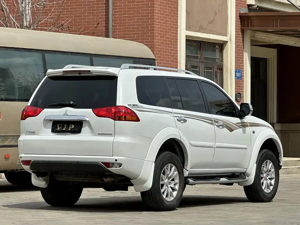 Mitsubishi Pajero Sport 2014 — фото 5