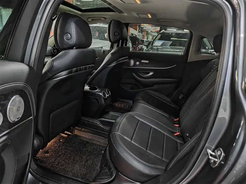 Mercedes-Benz E-Class 2019 — фото 11
