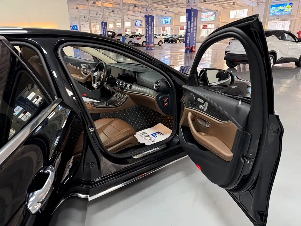 Mercedes-Benz E-Class 2019 — фото 13
