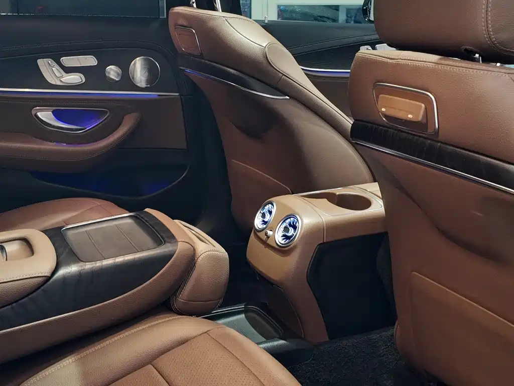 Mercedes-Benz E-Class 2019 — фото 10