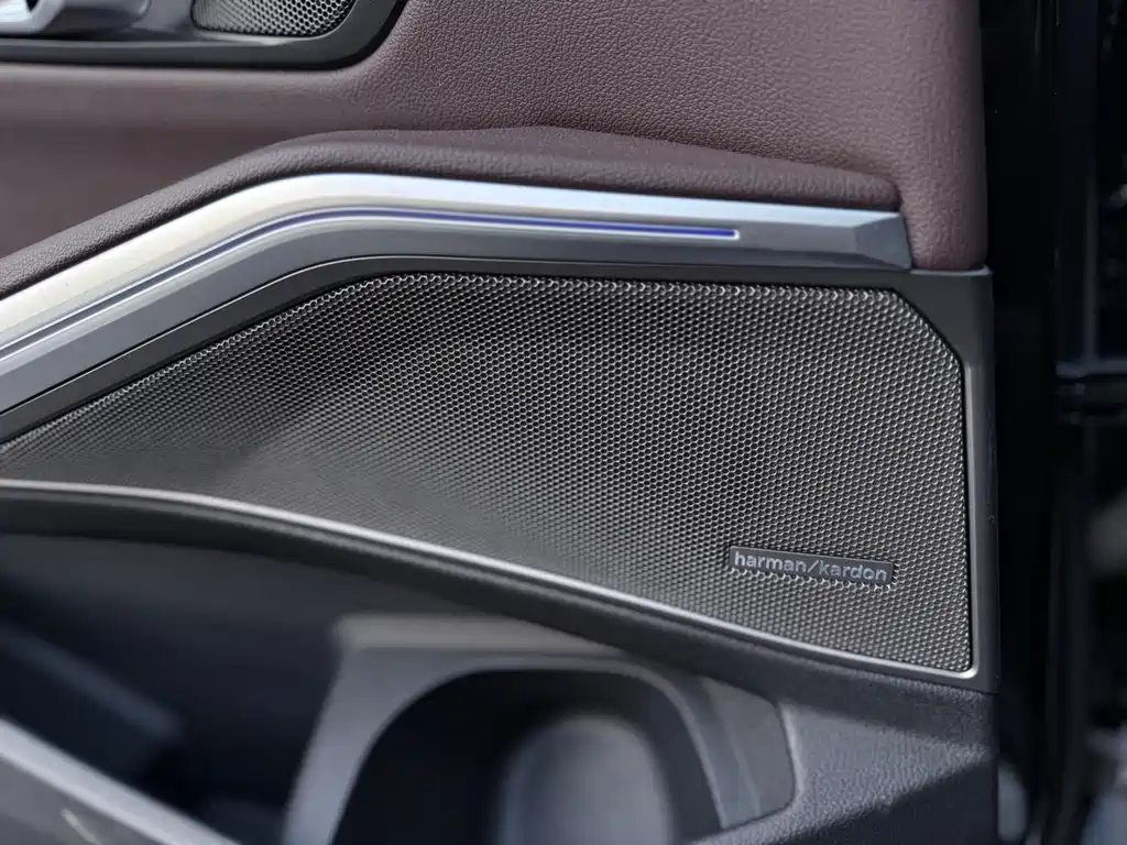 BMW 3 Series 2019 — фото 10