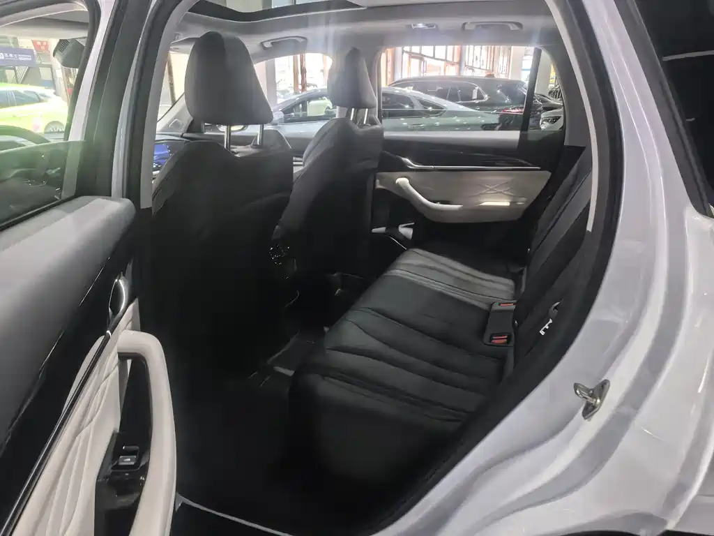 Geely Xingyue L 2023