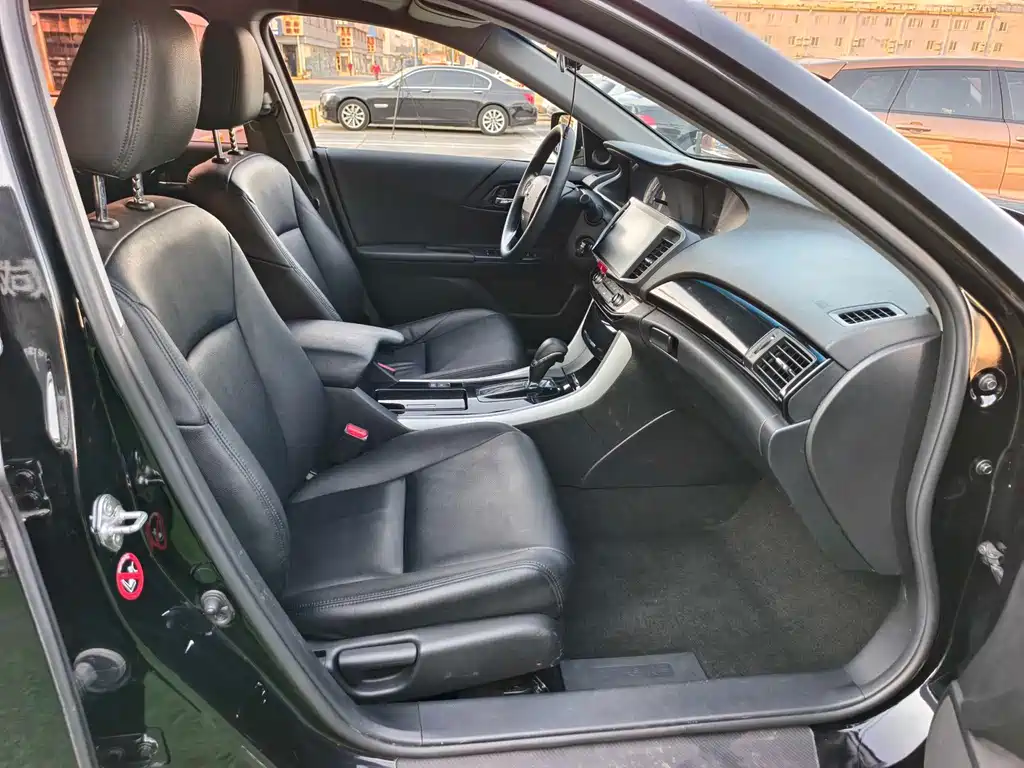 Honda Accord 2018 — фото 13