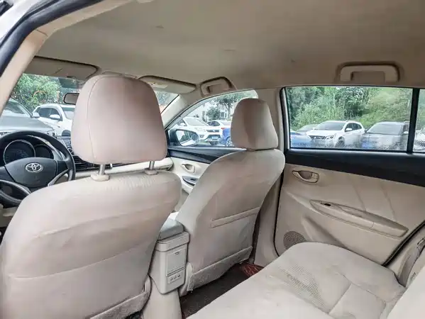 Toyota Yaris L 2014