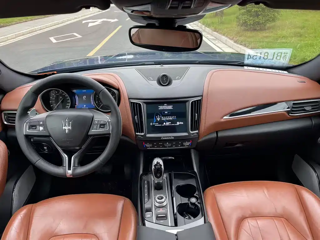 Maserati Levante 2016 — фото 11