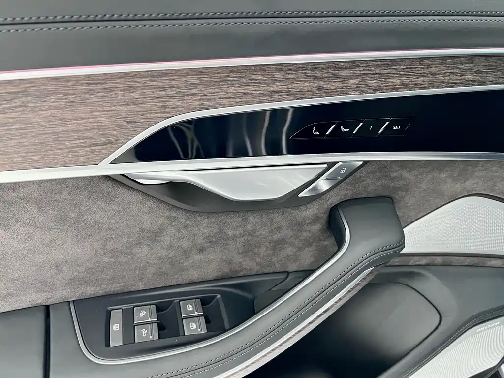 Audi A8 2021 — фото 25