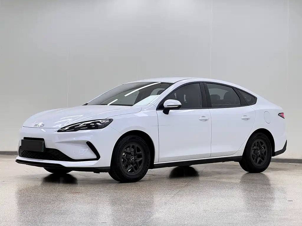 BYD Seal 05 DM-i 2025 — фото 1