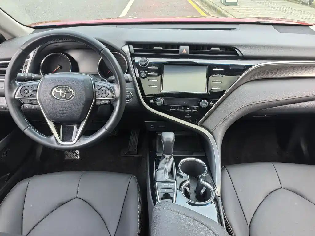 Toyota Camry 2019 — фото 10