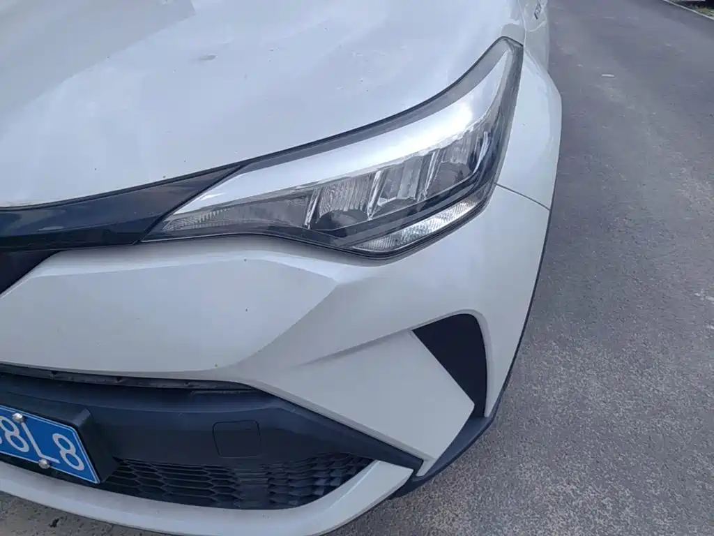 Toyota C-HR 2023 — фото 24