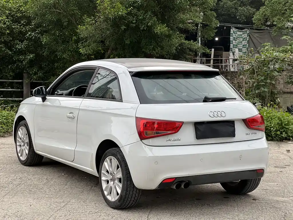 Audi A1 2014 — фото 12