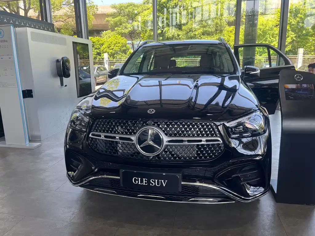 Mercedes-Benz GLE — фото 1