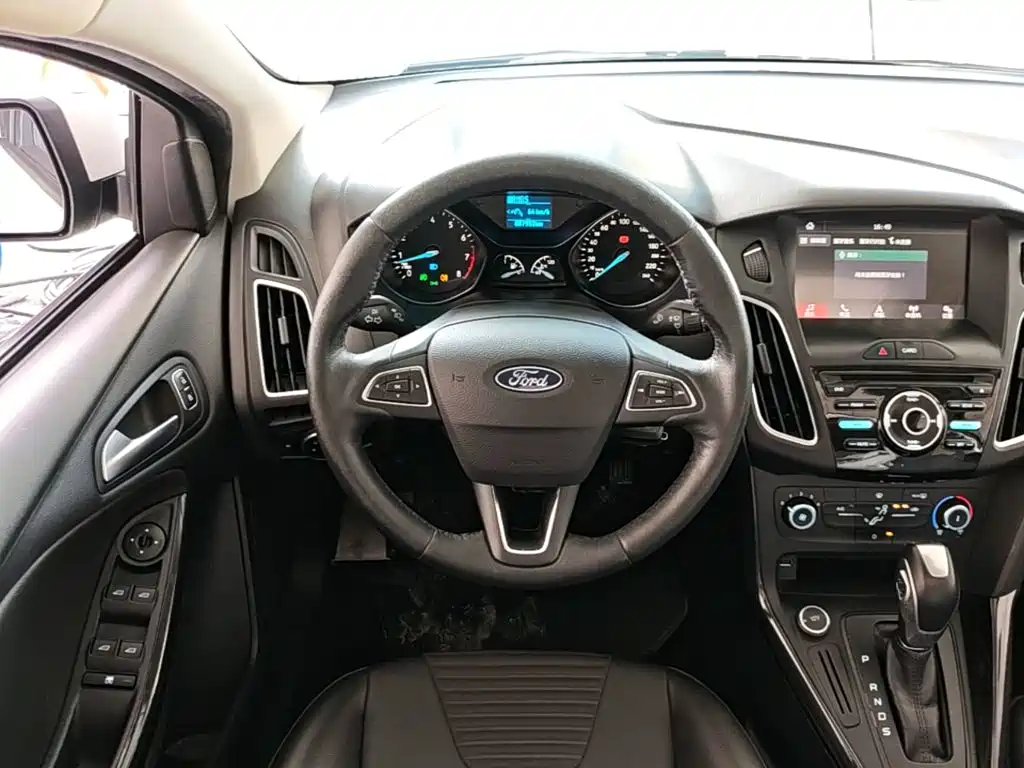 Ford Focus 2018 — фото 11