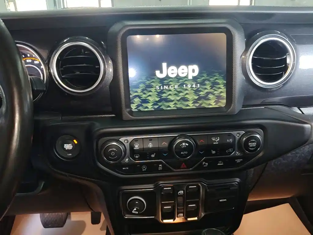 Jeep Wrangler 2023 — фото 13