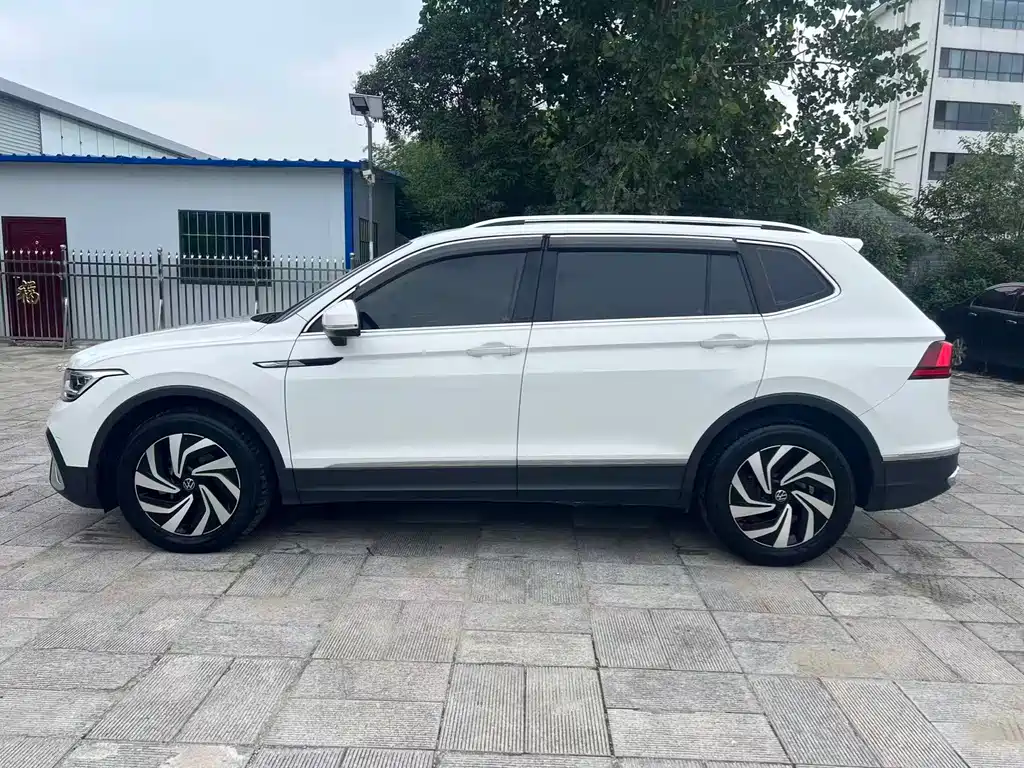 Volkswagen Tiguan L 2023