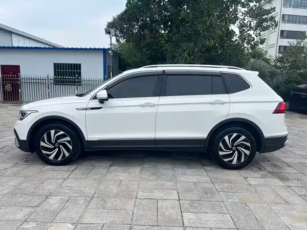 Volkswagen Tiguan L 2023