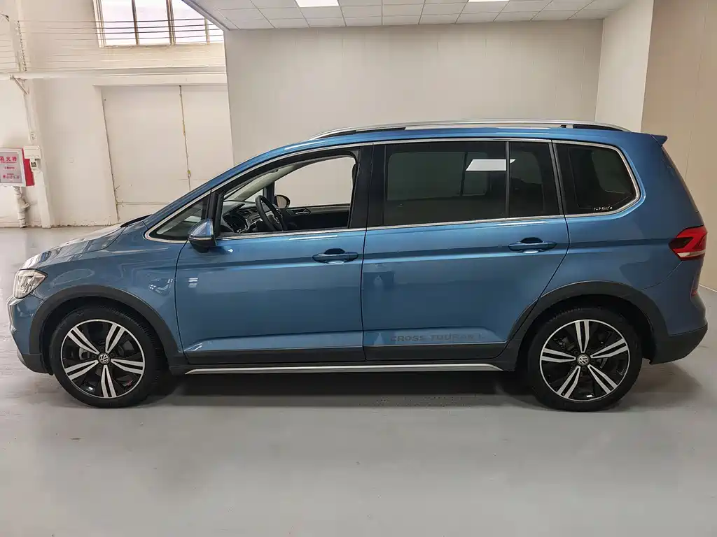 Volkswagen Touran 2020 — фото 8