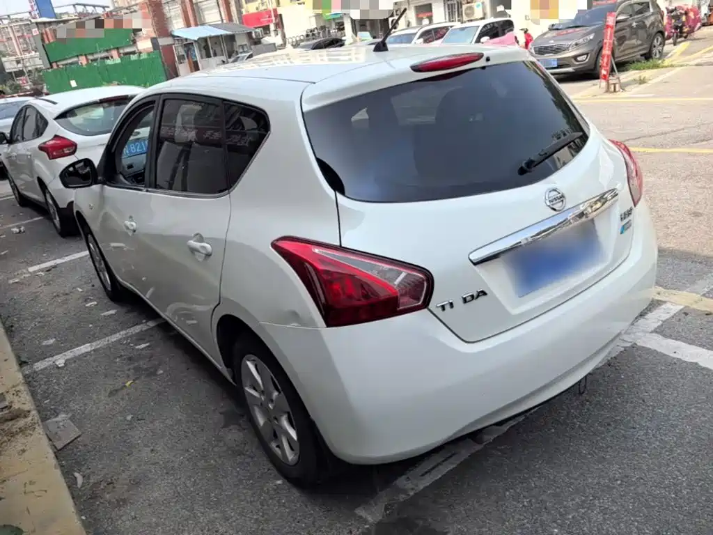 Nissan Tiida 2014