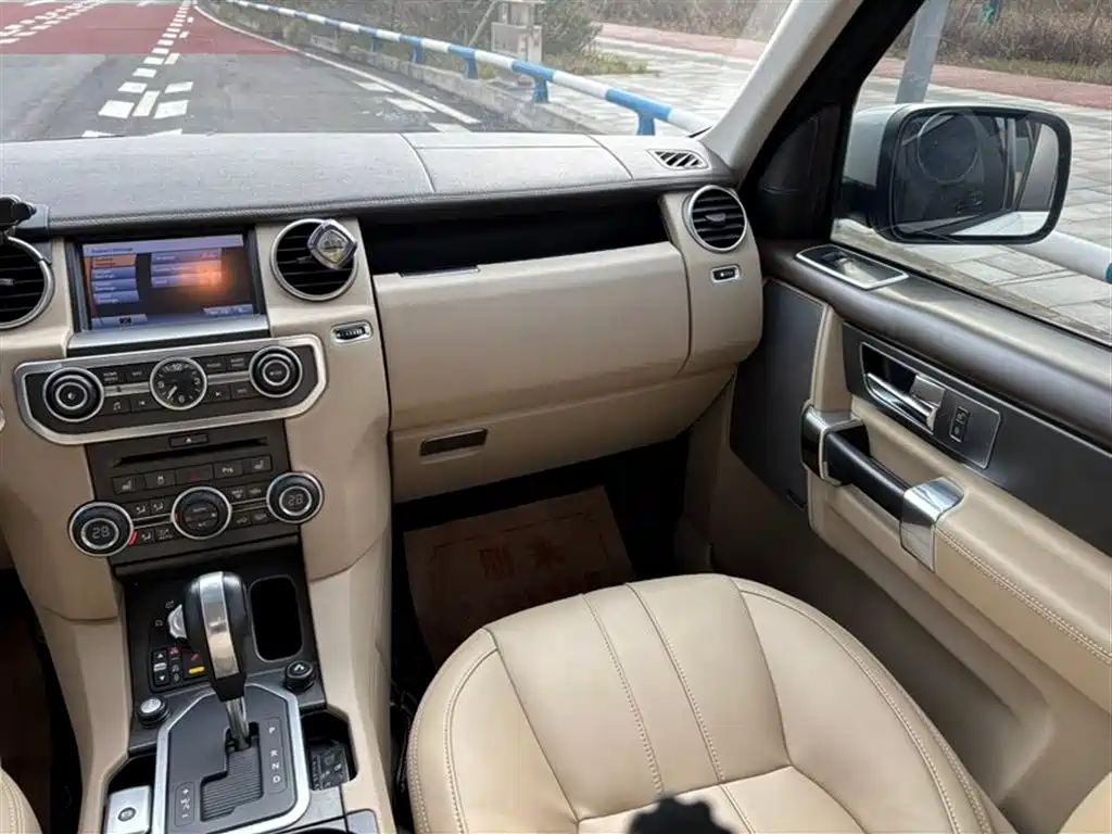 Land Rover Discovery 2011 — фото 13