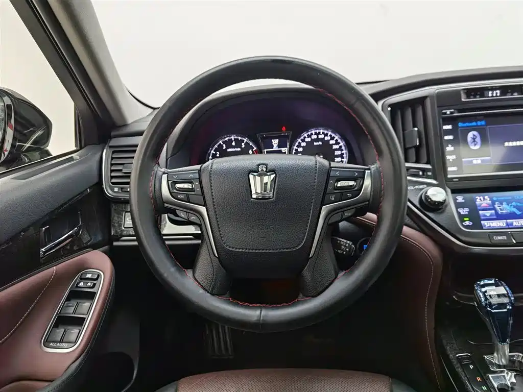 Toyota Crown 2018 — фото 11