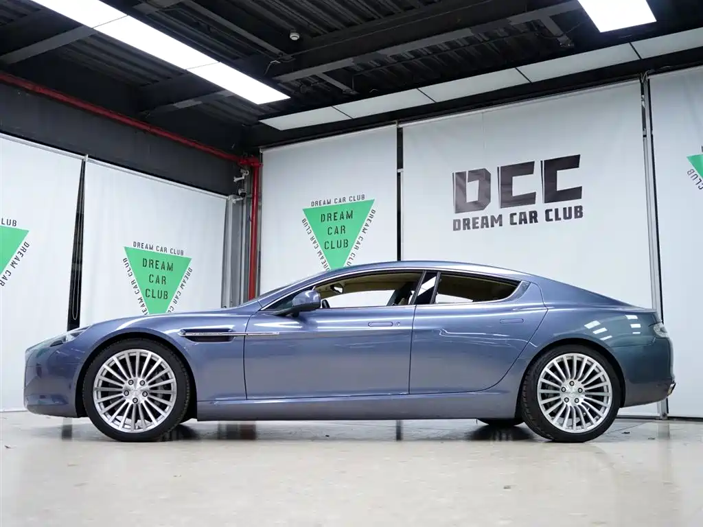 Aston Martin Rapide 2011 — фото 17