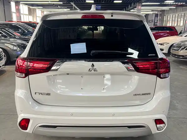Mitsubishi Outlander 2021