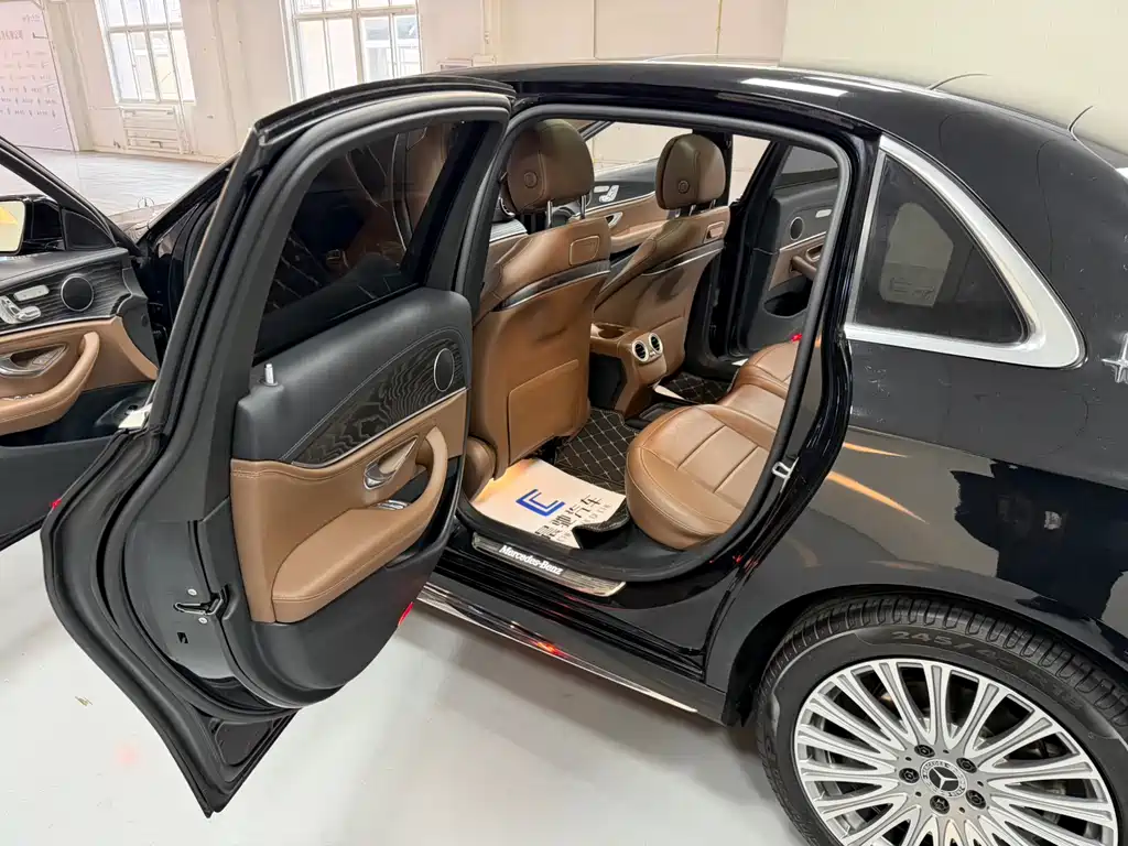 Mercedes-Benz E-Class 2019 — фото 12