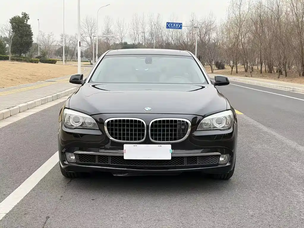 BMW 7 Series 2011 — фото 3