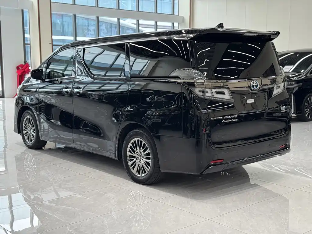 Toyota Vellfire 2023 — фото 10