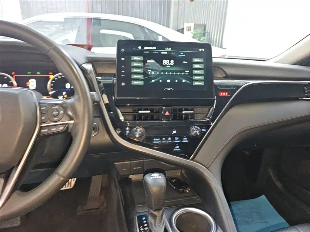 Toyota Camry 2021 — фото 13