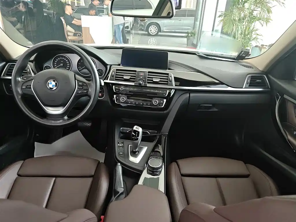 BMW 3 Series 2019 — фото 9
