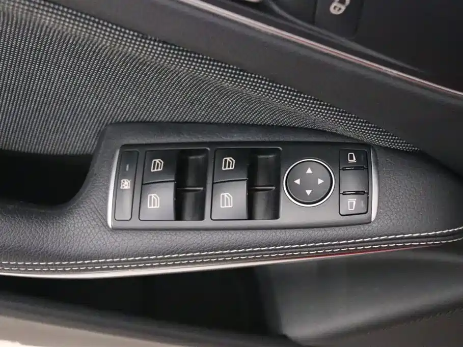 Mercedes-Benz A-Class 2017 — фото 12